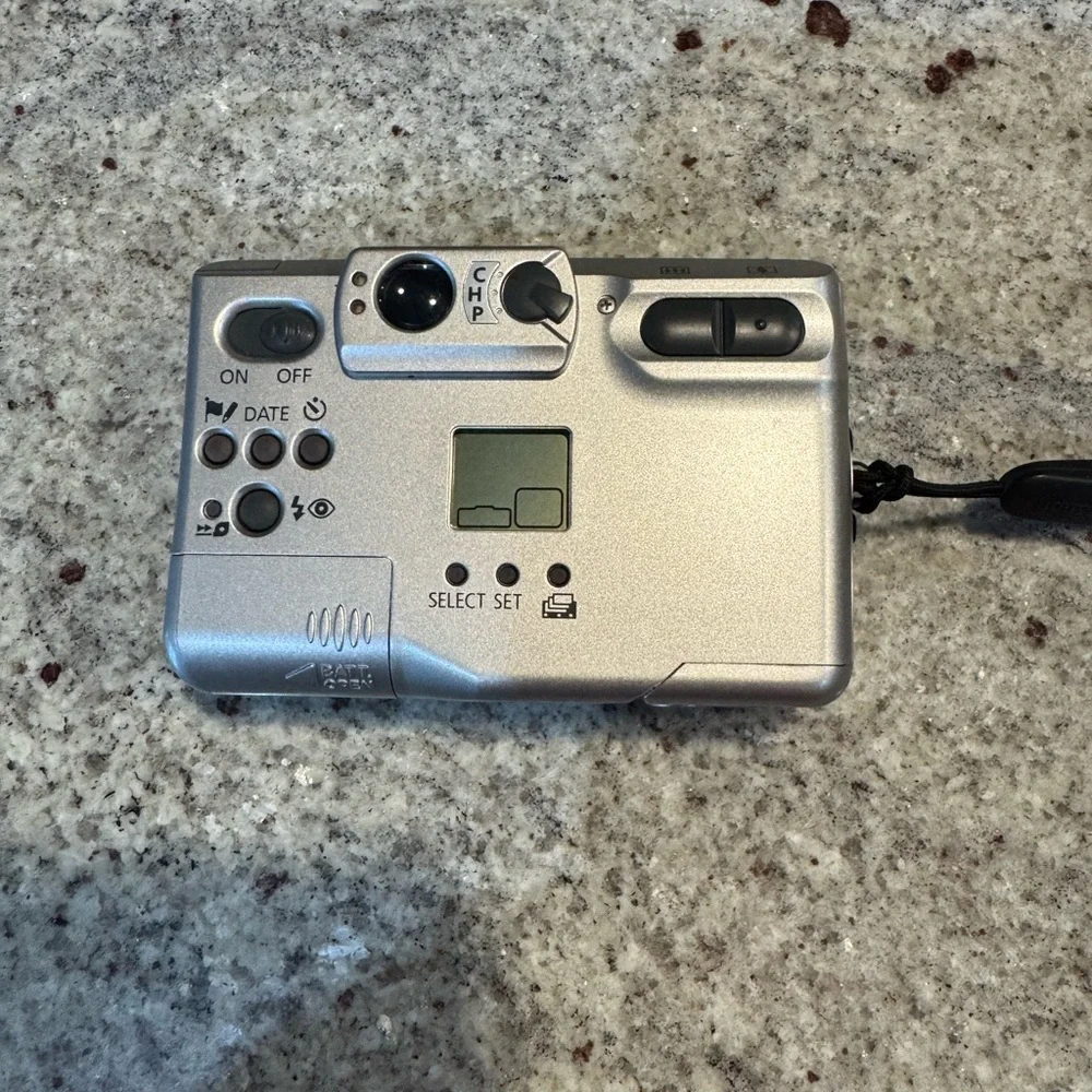 Canon ELPH LT 260 Silver Camera